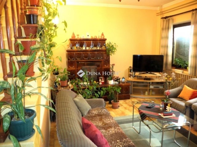 Eladó sorház, Kápolnásnyéken 97.4 M Ft, 4 szobás