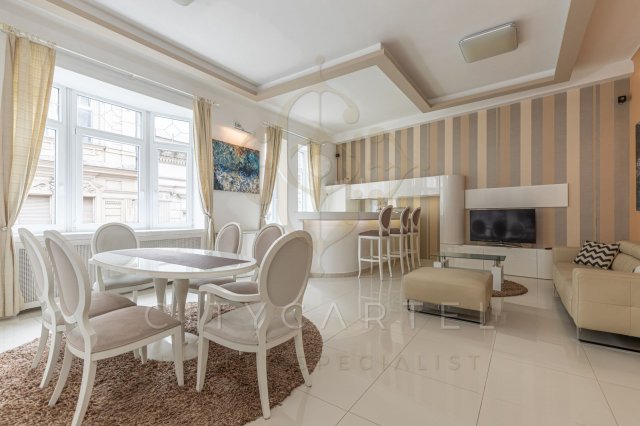 Kiadó téglalakás, albérlet, Budapesten, V. kerületben, 4 szobás