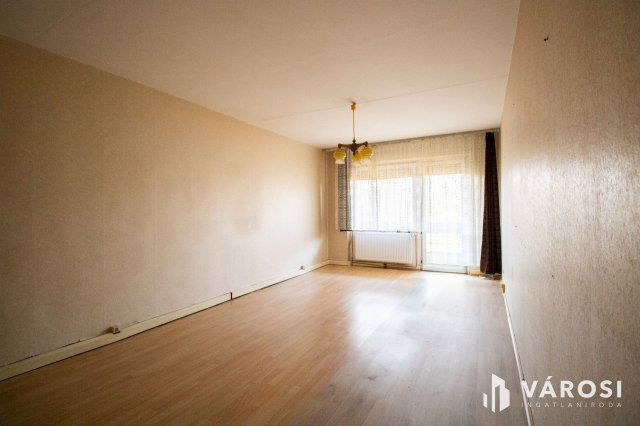 Eladó panellakás, Békéscsabán 32.49 M Ft, 3 szobás