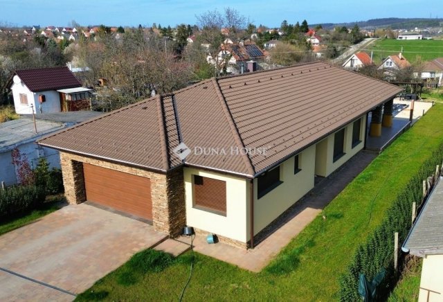 Eladó családi ház, Kerepesen 210 M Ft, 4 szobás