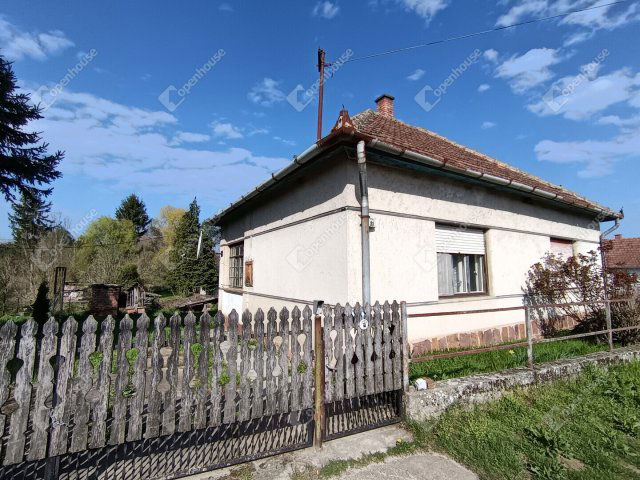 Eladó családi ház, Segesden 16.2 M Ft, 3 szobás