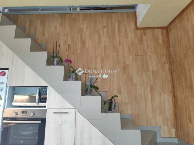 Eladó családi ház, Dunaharasztin 109.9 M Ft, 7 szobás