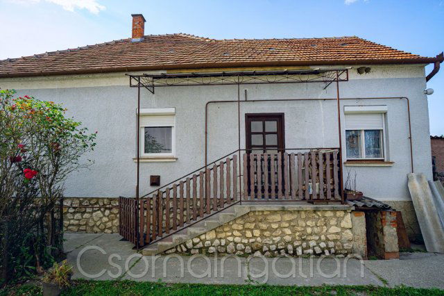 Eladó családi ház, Csornán 42 M Ft, 4 szobás