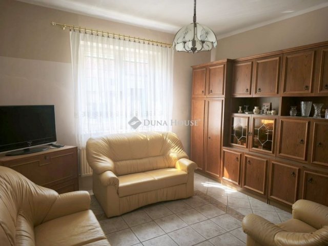 Eladó téglalakás, Szombathelyen 78 M Ft, 5 szobás