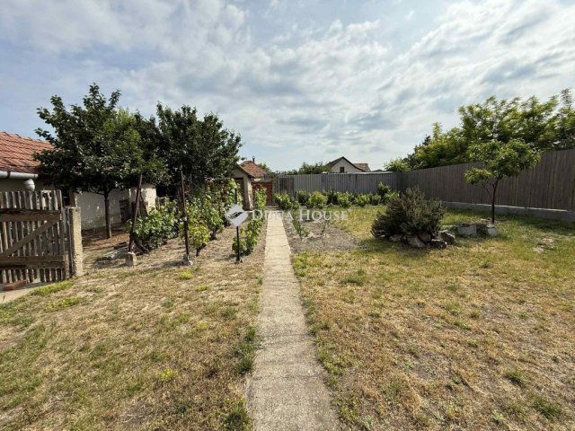 Eladó családi ház, Tiszaalpáron 33 M Ft, 4 szobás