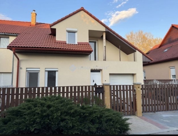 Eladó családi ház, Veresegyházon 120.99 M Ft, 5 szobás
