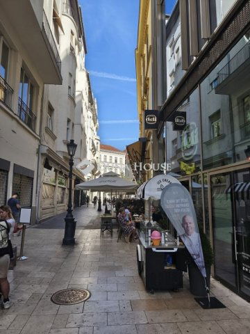 Eladó téglalakás, Budapesten, V. kerületben, Fehér Hajó utcában
