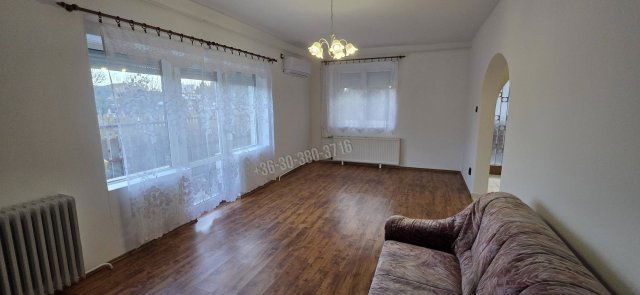 Eladó családi ház, Nagyvenyimen 64.9 M Ft, 3+1 szobás