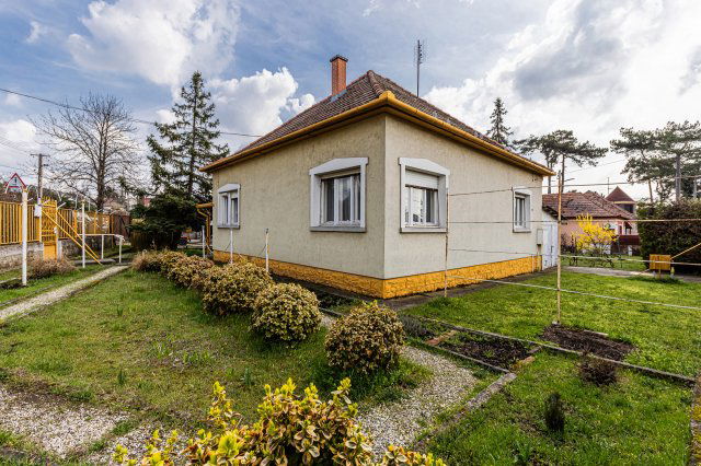 Eladó családi ház, Dunakeszin 95 M Ft, 3 szobás