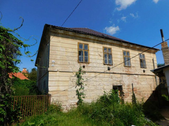 Eladó családi ház, Hőgyészen 39.6 M Ft, 18 szobás