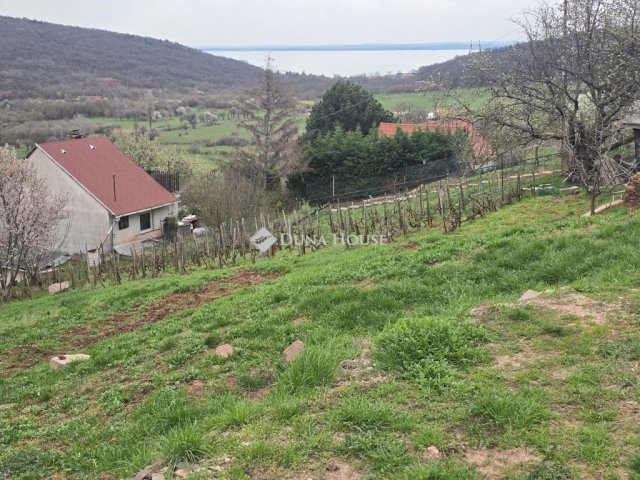 Eladó telek, Felsőörsön 15 M Ft / költözzbe.hu
