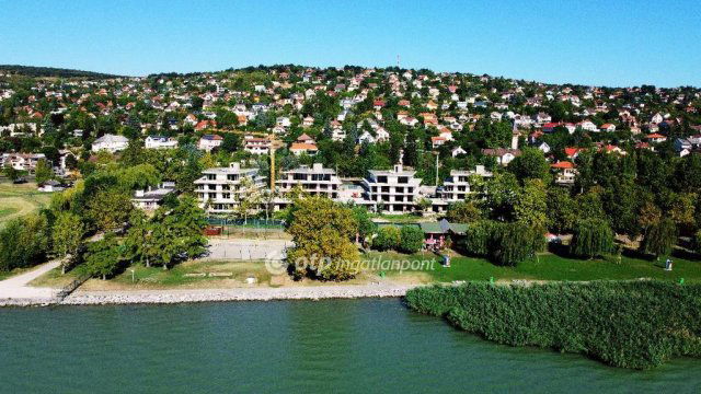 Eladó nyaraló, Balatonalmádiban 129.959 M Ft, 3 szobás