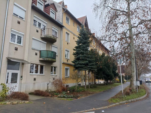 Eladó téglalakás, Kaposváron 36.9 M Ft, 2 szobás