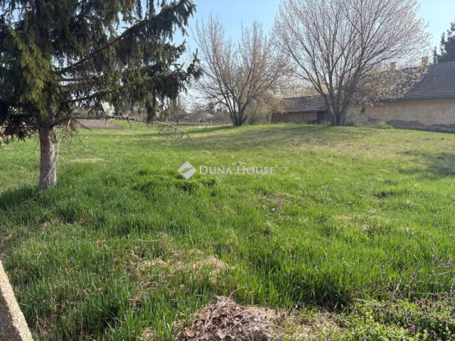 Eladó telek, Lajoskomáromban 5.8 M Ft / költözzbe.hu