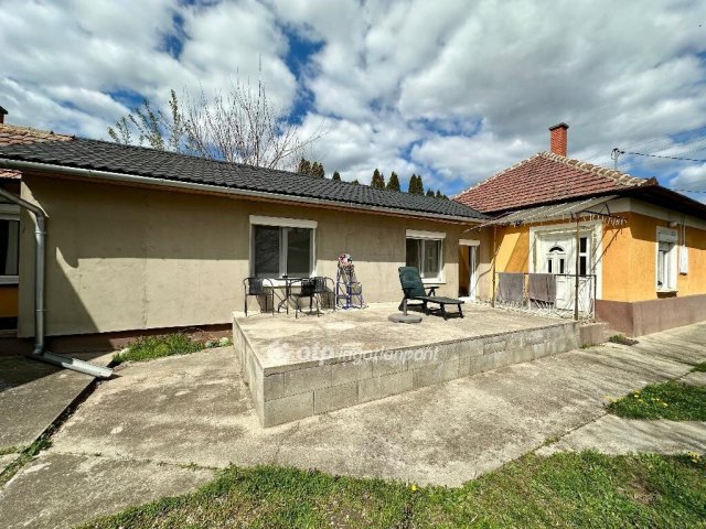 Eladó családi ház, Pilisen 58 M Ft, 3 szobás
