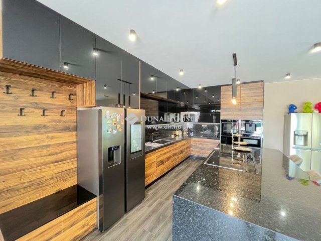 Eladó családi ház, Diósdon 690 M Ft, 6 szobás