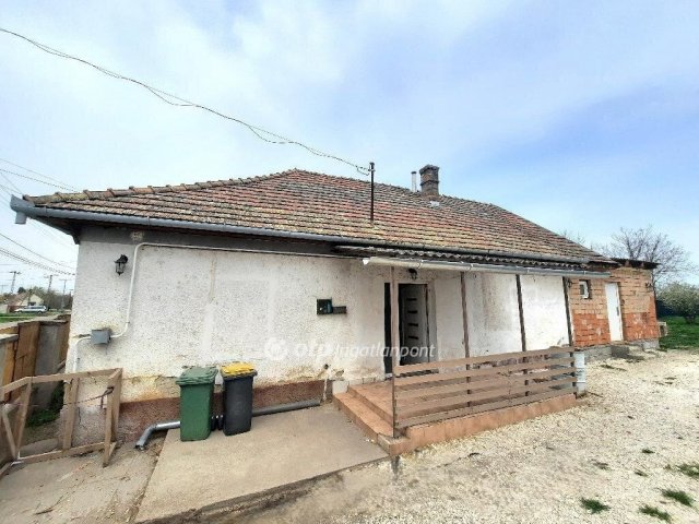 Eladó családi ház, Abonyban 32 M Ft, 4+1 szobás