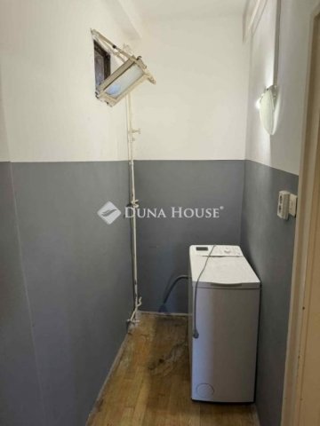 Eladó téglalakás, Pécsett 48 M Ft, 2 szobás