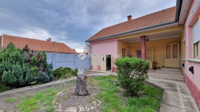 Eladó családi ház, Jászberényben 44.9 M Ft, 4 szobás
