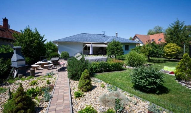 Eladó családi ház, Piliscsabán 164.9 M Ft, 7 szobás