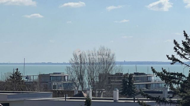 Eladó családi ház, Balatonfüreden 229 M Ft, 6 szobás