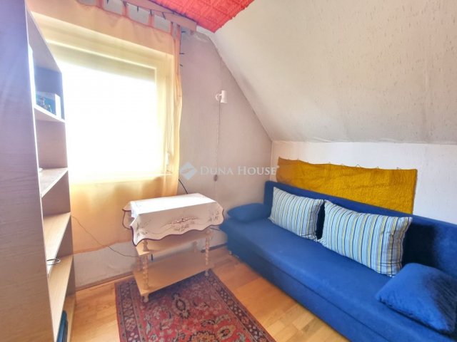 Eladó nyaraló, Tóalmáson 26 M Ft, 3 szobás