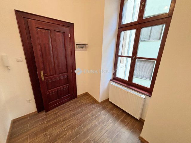 Eladó téglalakás, Sopronban 84.9 M Ft, 2 szobás