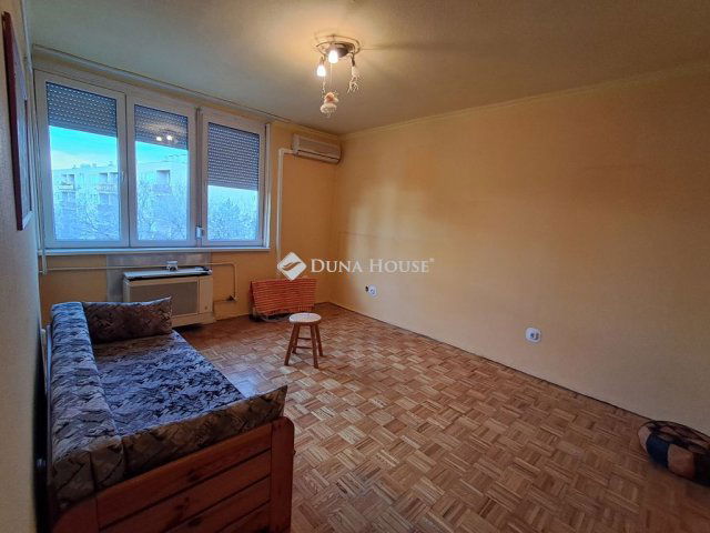 Eladó téglalakás, Szolnokon 32 M Ft, 1 szobás