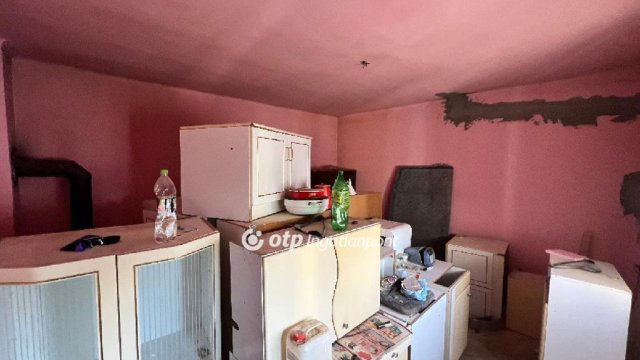 Eladó téglalakás, Pápán 14.99 M Ft, 1 szobás