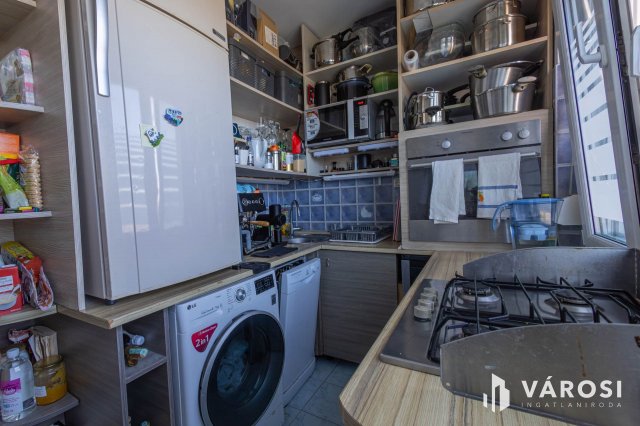 Eladó panellakás, Szegeden 65.99 M Ft, 4 szobás