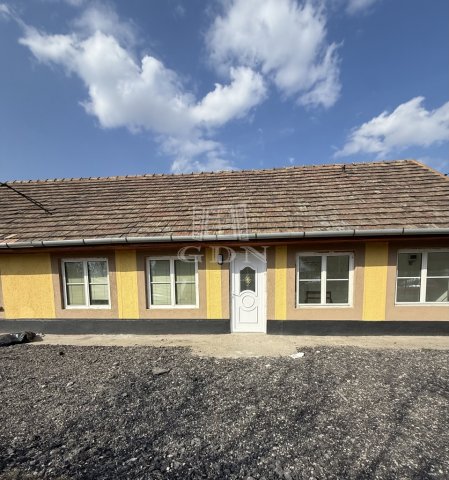 Eladó családi ház, Sárkeresztúron 17 M Ft, 2 szobás