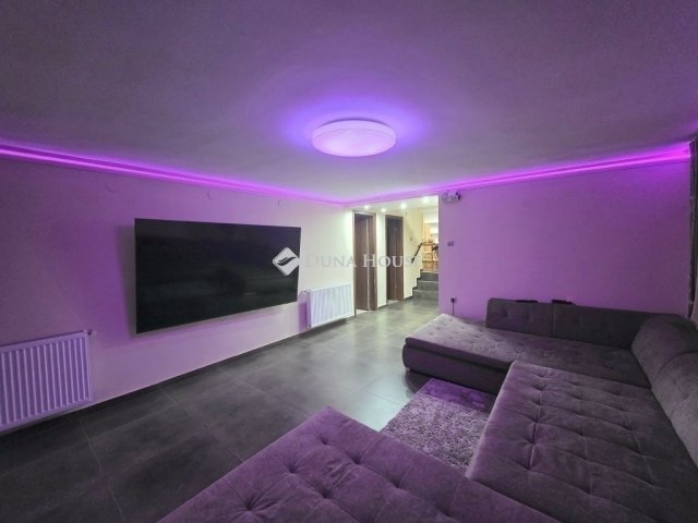 Eladó családi ház, Gyömrőn 109.9 M Ft, 7 szobás