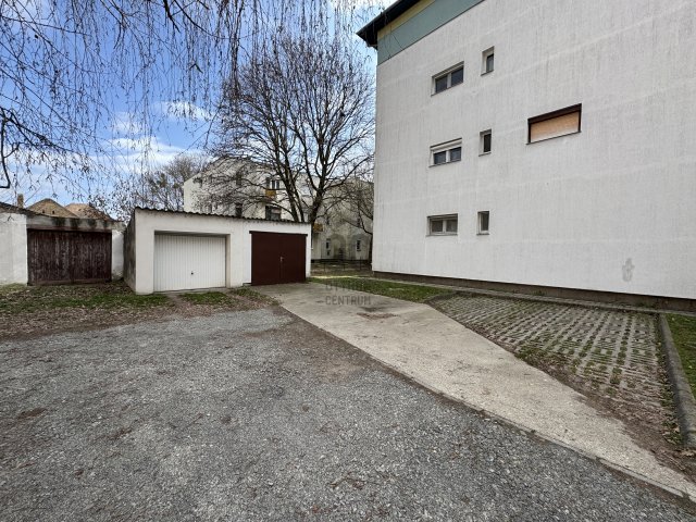 Eladó garázs, Szekszárdon, Pince utcában 6.5 M Ft