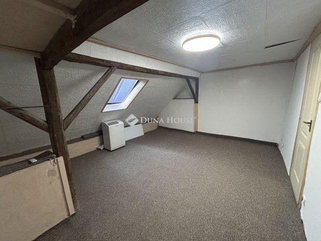 Eladó családi ház, Székesfehérvárott 77.5 M Ft, 6 szobás