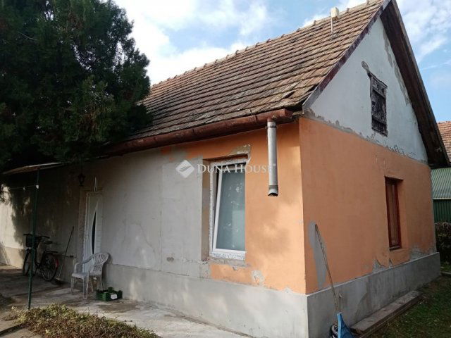 Eladó családi ház, Nagykátán, Erzsébet utcában 25 M Ft