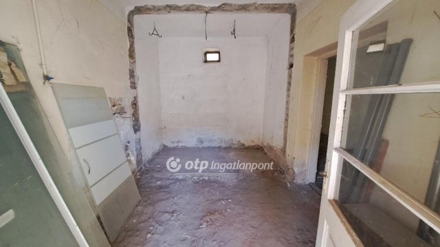 Eladó családi ház, Cegléden 34 M Ft, 2+2 szobás