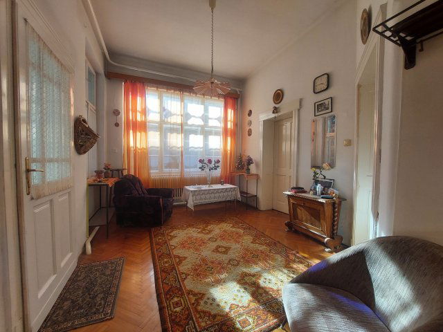 Eladó családi ház, Esztergomban 88 M Ft, 3 szobás