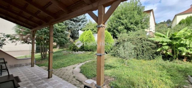 Eladó családi ház, Pécsett 110 M Ft, 2+2 szobás