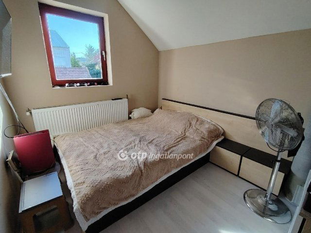 Eladó családi ház, Vecsésen 150 M Ft, 5+3 szobás
