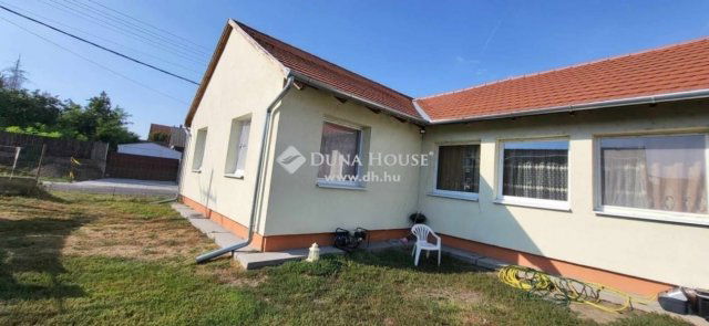 Eladó családi ház, Jászfényszarun 50 M Ft, 5 szobás