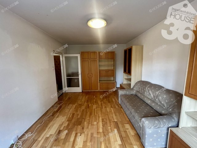 Eladó panellakás, Kecskeméten 44.9 M Ft, 2 szobás