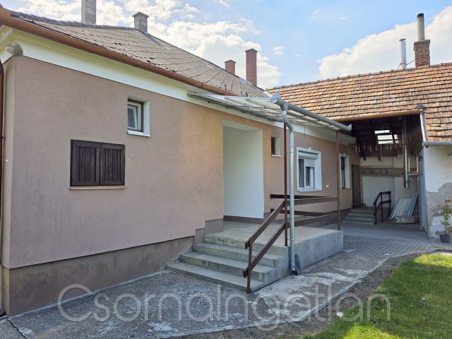 Eladó családi ház, Bősárkányon 60 M Ft, 3 szobás