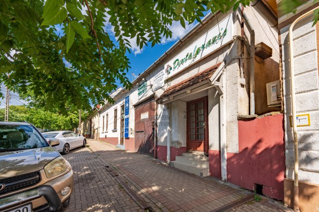 Eladó családi ház, Budakeszin, Fő utcában 45 M Ft, 5 szobás