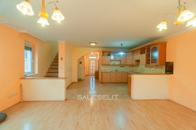 Eladó ikerház, Debrecenben 149.5 M Ft, 5 szobás