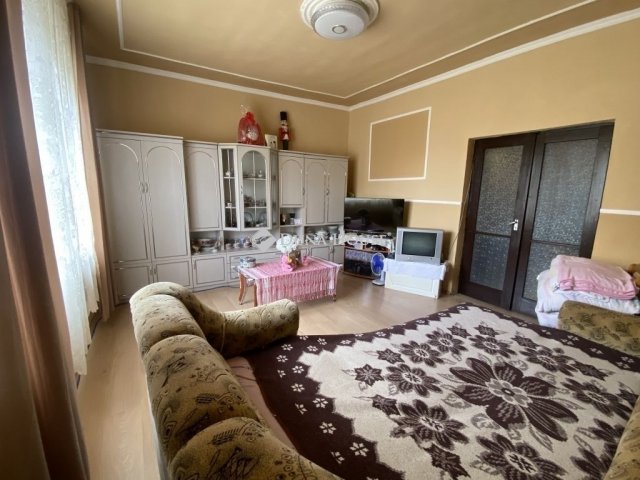 Eladó családi ház, Zsámbokon 53 M Ft, 3 szobás