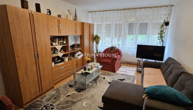 Eladó családi ház, Pécsett 65 M Ft, 3 szobás