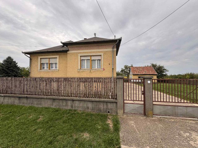 Eladó családi ház, Sajókazán 16.5 M Ft, 3 szobás
