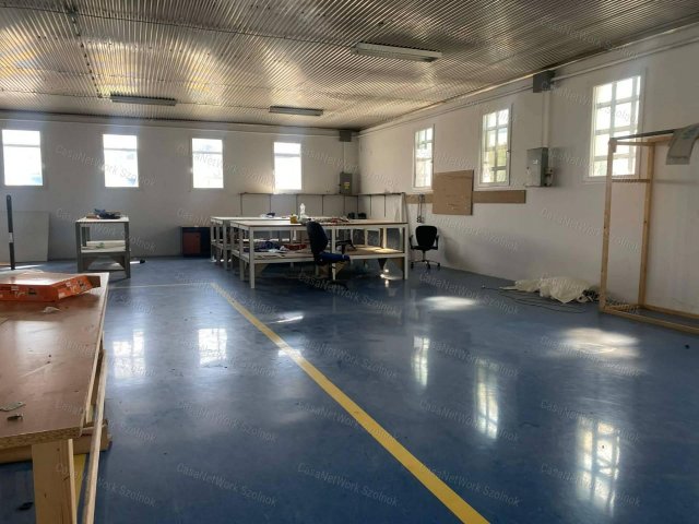 Kiadó ipari ingatlan, Szolnokon 1500 E Ft / hó, 15 szobás