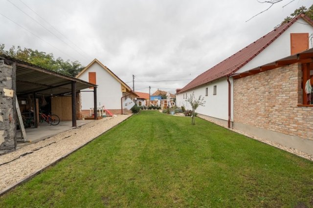 Eladó családi ház, Kecskéden 159 M Ft, 6 szobás