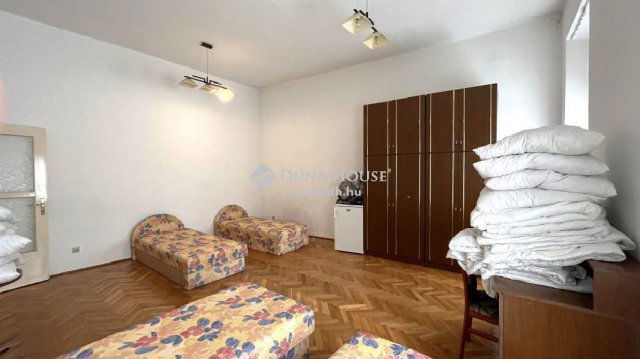 Eladó téglalakás, Szombathelyen 69 M Ft, 4 szobás